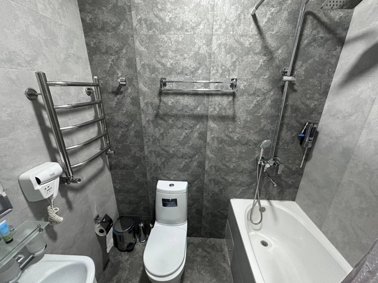 Vip Hotel Tashkent Esterno foto
