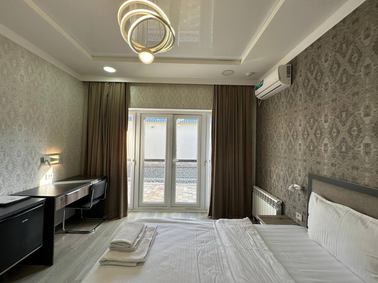 Vip Hotel Tashkent Esterno foto