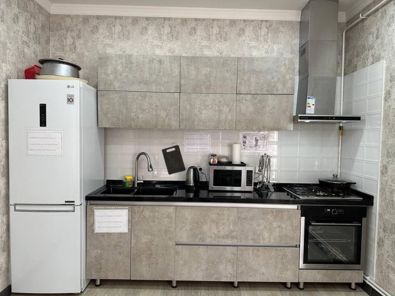 Vip Hotel Tashkent Esterno foto