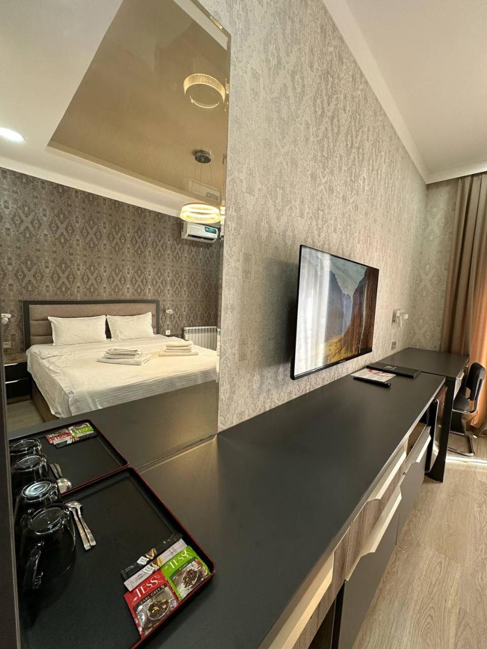 Vip Hotel Tashkent Esterno foto